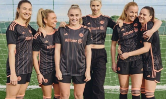 Första fotbollströjor designad för damfotbollslag