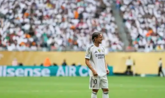 70 000 personer hyllade legenden på platsen