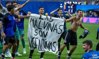Kontrovers utbryter kring argentinska spelares Falklandsöarna-banderoll