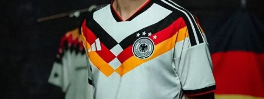 Adidas presenterar ny tysk landslag fotbollströjor