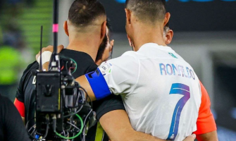 Belägrade av sina egna fans!