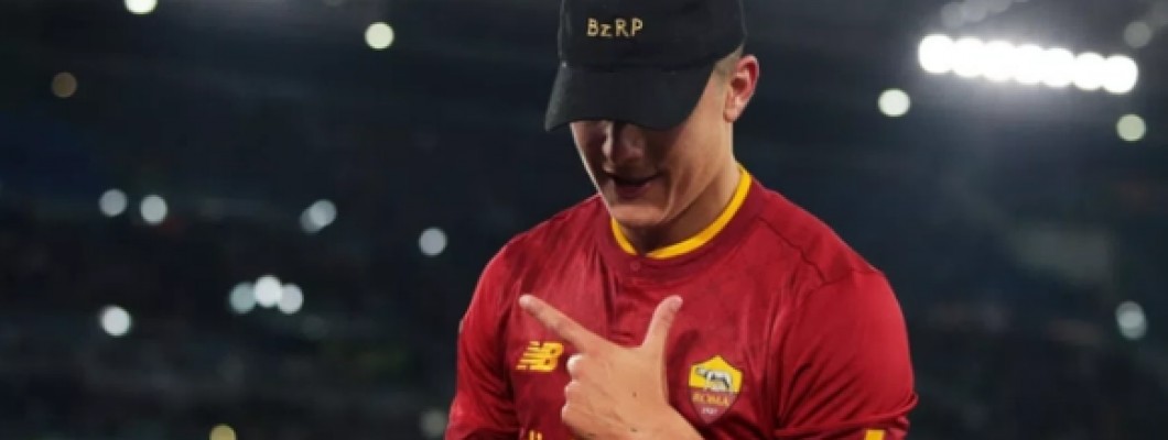 Dybala ger tröjan till ett ungt Roma-fan