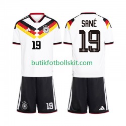 Tyskland Leroy Sane 19 Barn Hemma Matchtröja World Cup 2026 Kortärmad